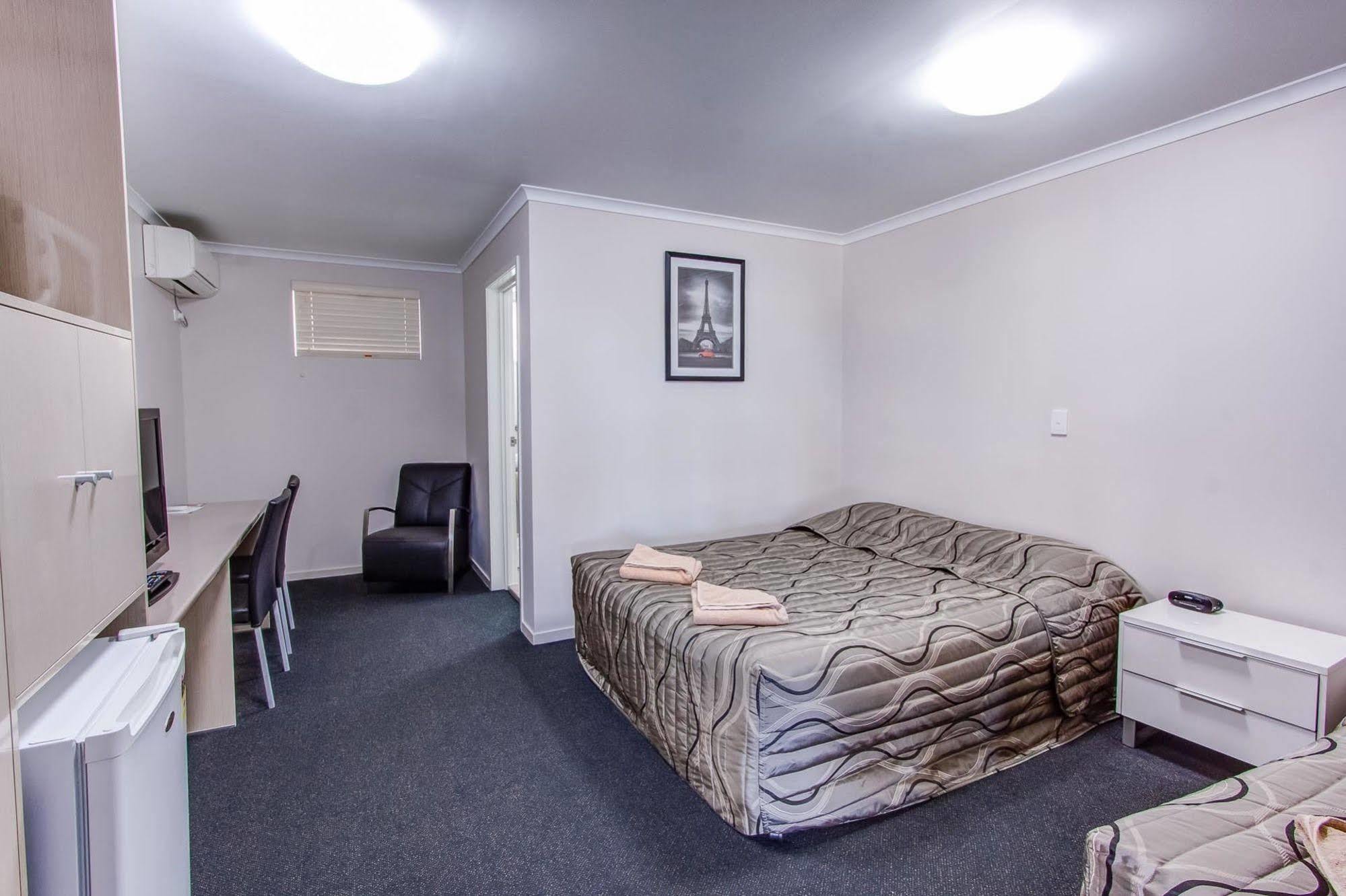 Galaxy Mackay Motor Inn Екстериор снимка